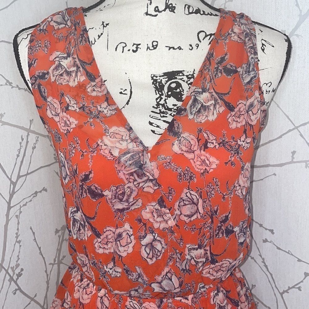 ASTR Floral Romper Womens XS Orange Excellent Sleeveless V-Neck Ruffle AP5637 - Picture 5 of 8